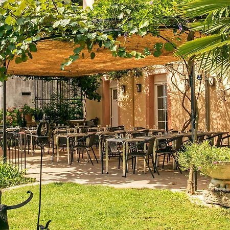 Hotel Restaurant Les Touristes Vals-les-Bains Exteriör bild
