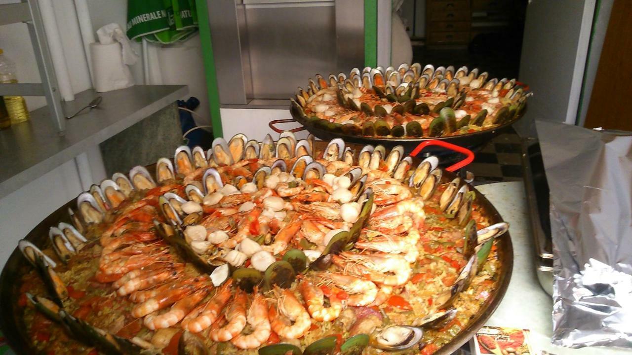 Hotel Restaurant Les Touristes Vals-les-Bains Exteriör bild